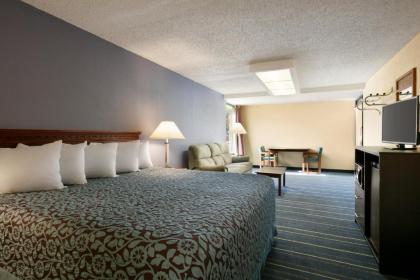 Days Inn by Wyndham Clearwater/Central - image 4